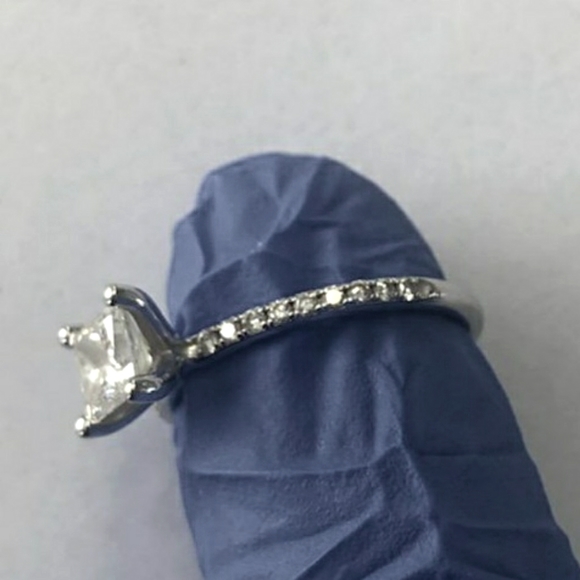 GIA 0.72 Carot Diamond Ring - Picture 9 of 15